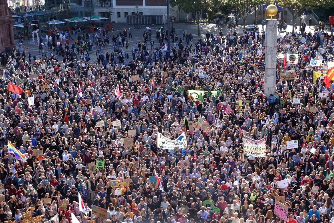 protest, strike, demonstration, resistance, crowd, people, political, move, environment, environmental protection, fridays for future, students, pupil, youth, children, green, nature, natural reserve, dortmund, protest, protest, protest, protest, protest, demonstration, demonstration